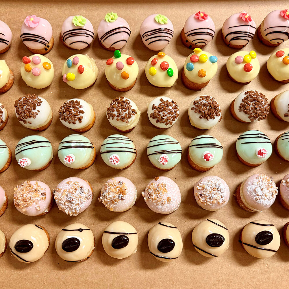 48xMASSEPAIN PETIT FOURS