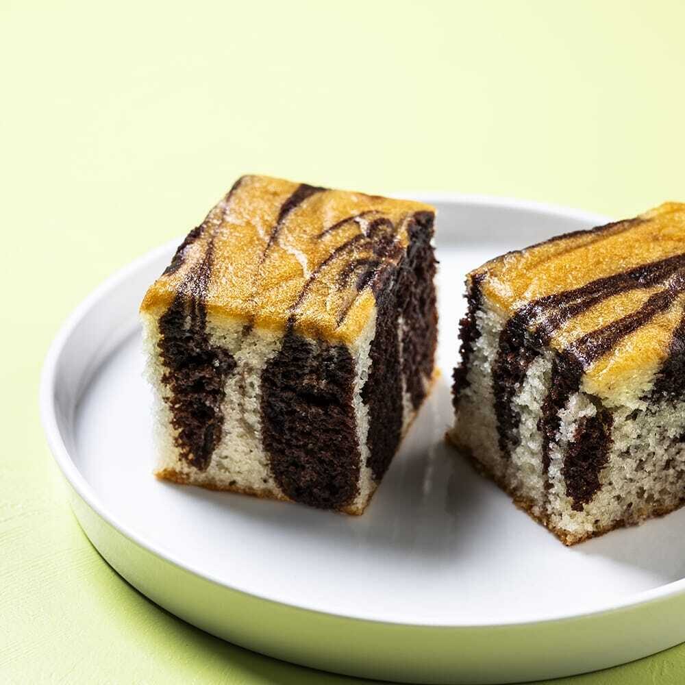 C/3X2KG CHOCOLADE-VANILLE CAKE B945C28 VOORGESNEDEN