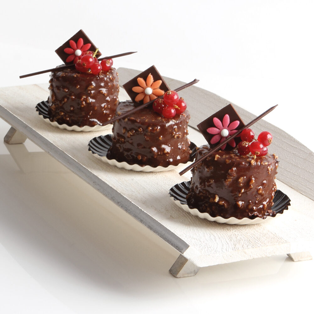 C/132 PC. ASSORTED SQUARE WITH MARZIPAN FLOWERS   34158